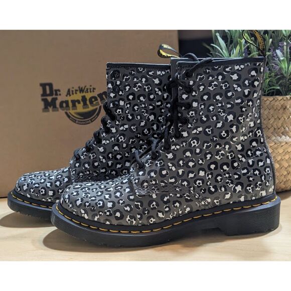 Dr. Martens 1460 Women's Gray Loud Leopard Smooth Leather Lace Up Boots UK 5 NIB - Picture 1 of 15